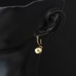 Sallantılı 14 Ayar Modern Altın Top Küpe - Görsel 3