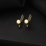 Sallantılı 14 Ayar Modern Altın Top Küpe - Görsel 5